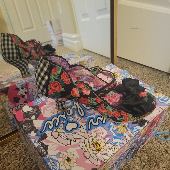 EUC Irregular Choice Summer Breeze Red Floral/Black & White Gingham Heels EU 40 - Picture 5 of 8